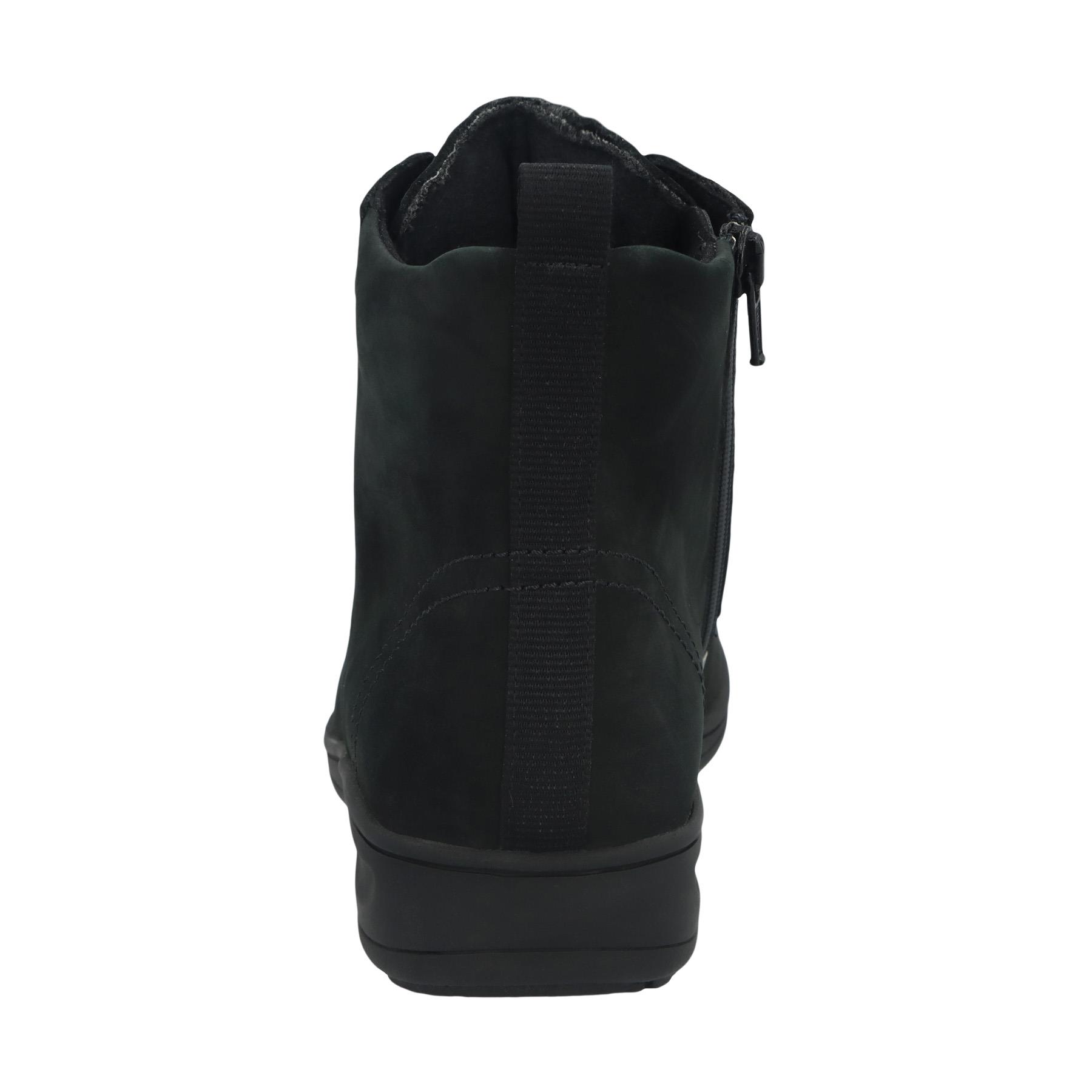 schwarze stiefeletten hinteransicht