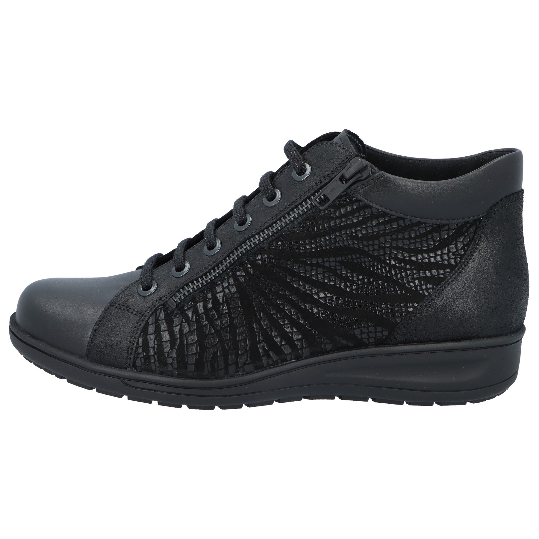 schwarze stiefel seitenansicht links