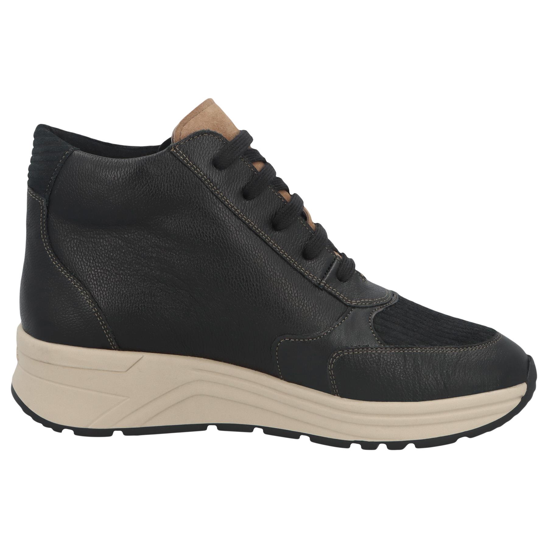 schwarze stiefel seitenansicht rechts
