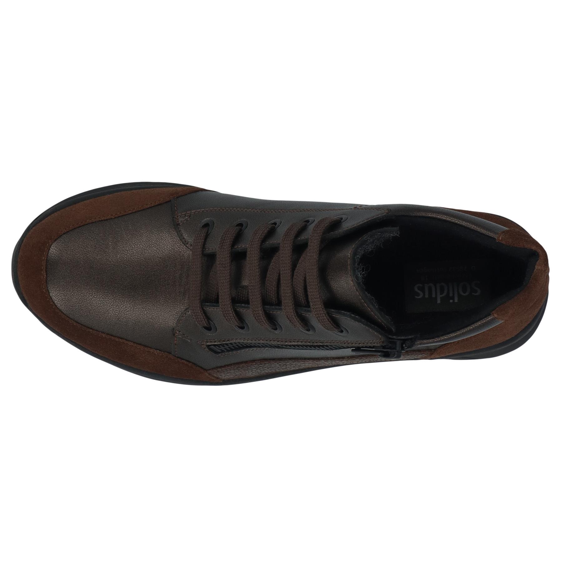 braune stiefel draufsicht