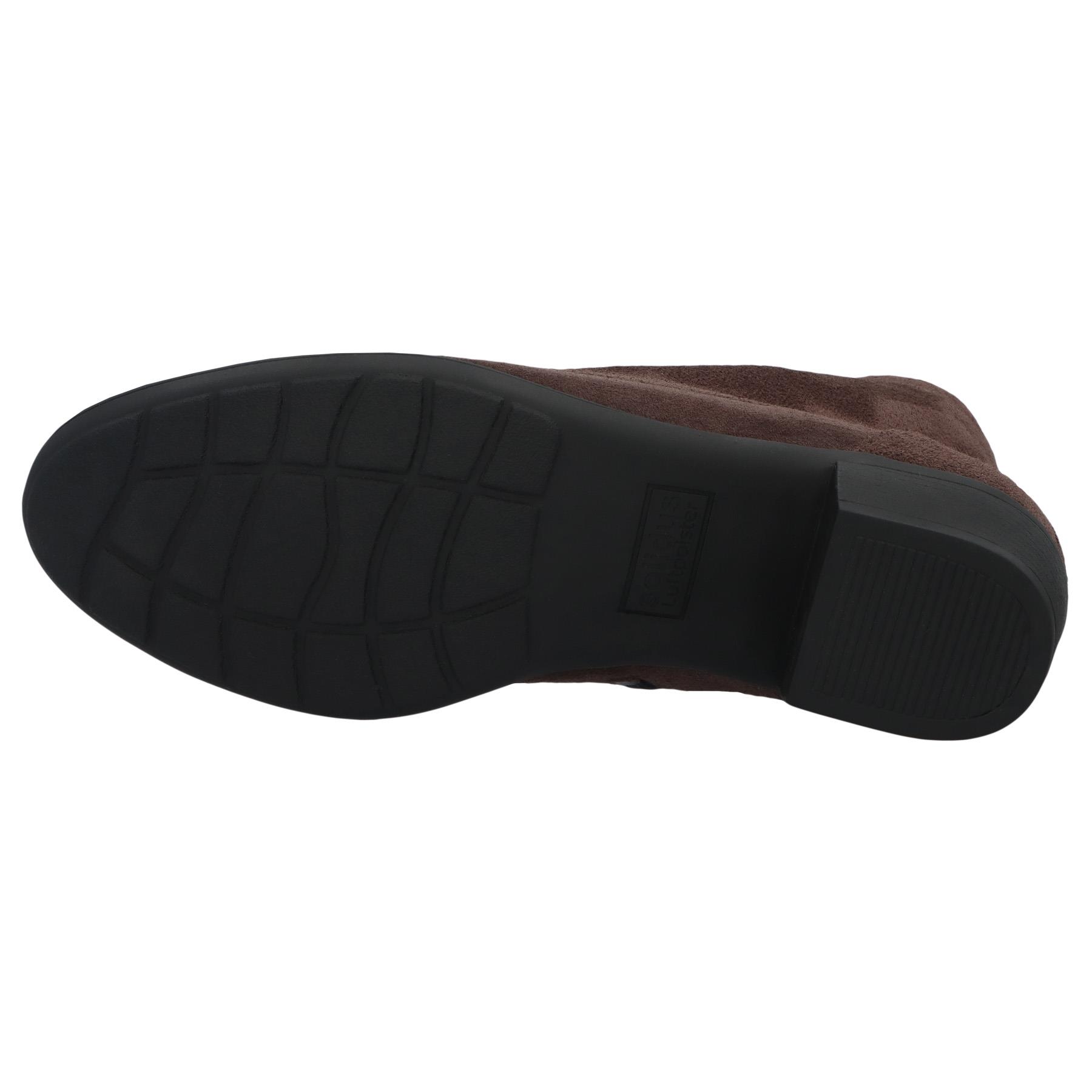 braune stiefel sohlenansicht