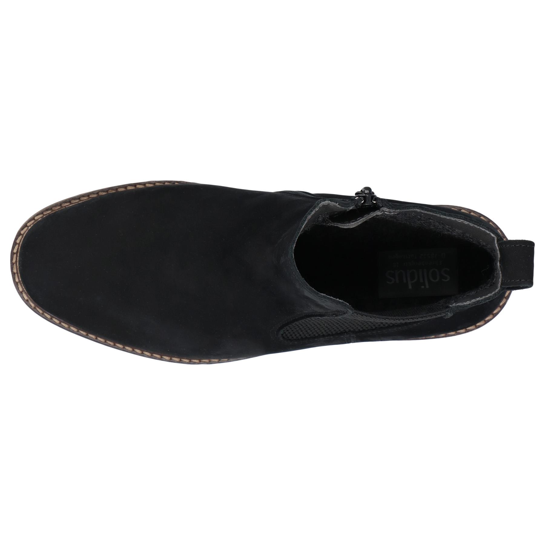 schwarze stiefel draufsicht