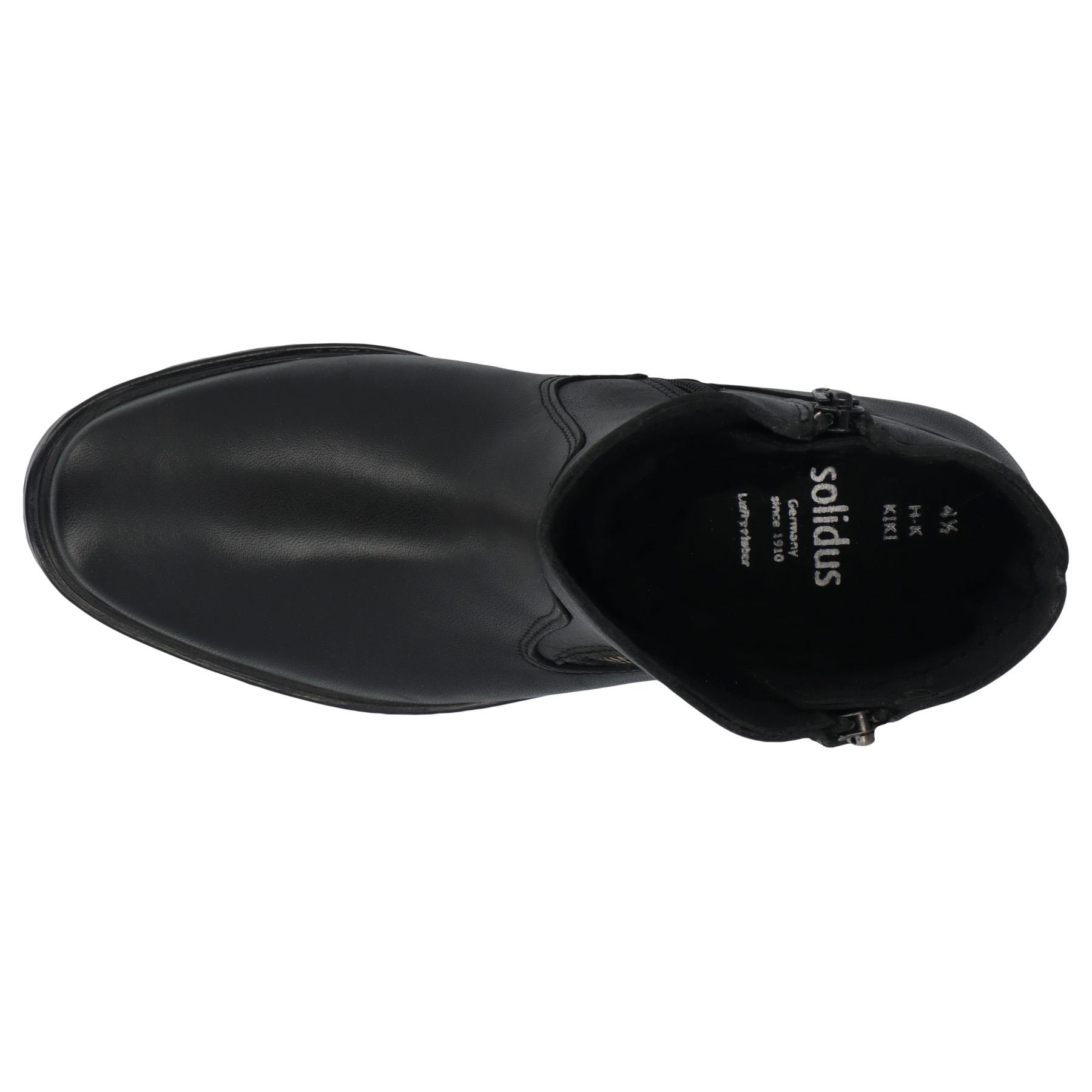 schwarze stiefel draufsicht