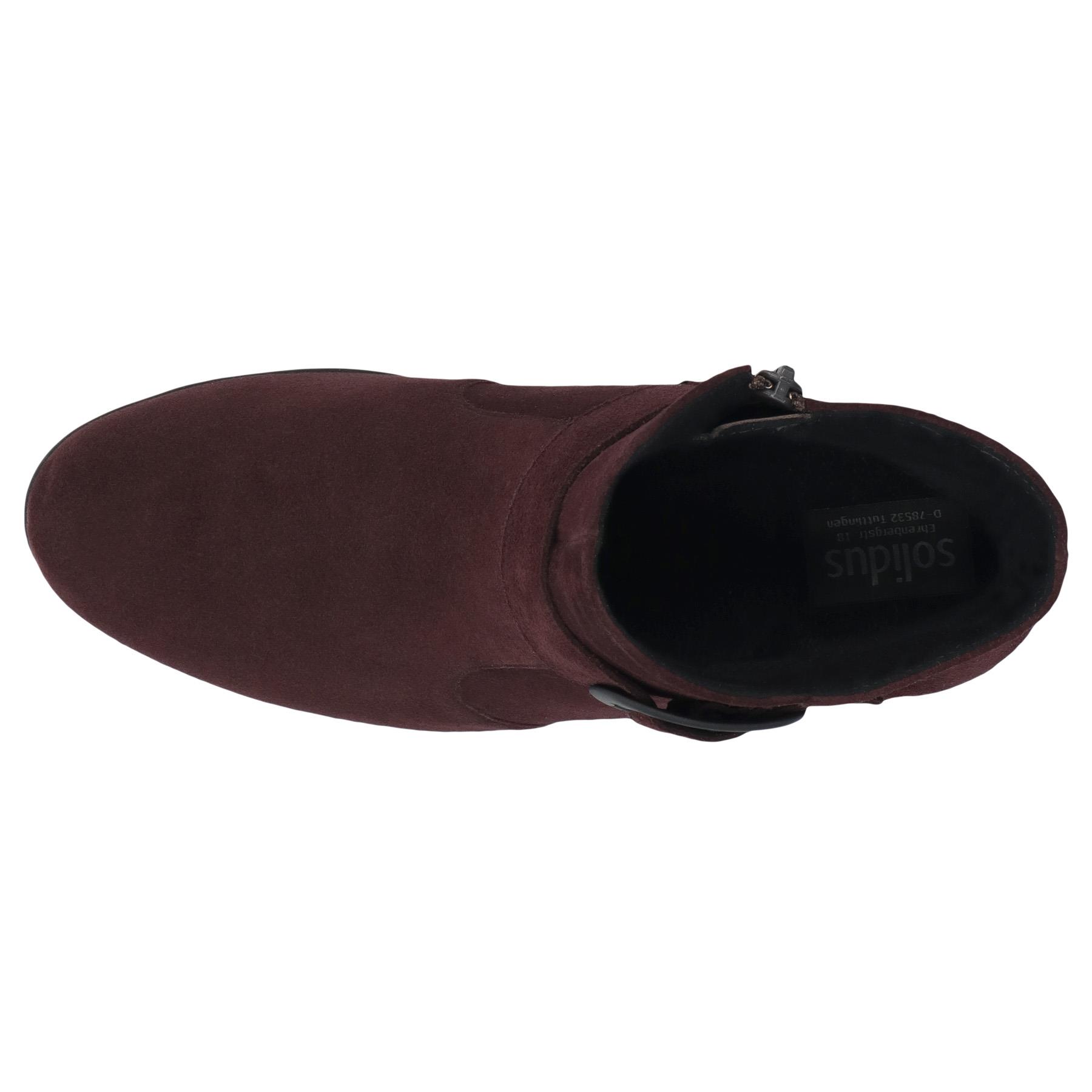 rote stiefel draufsicht