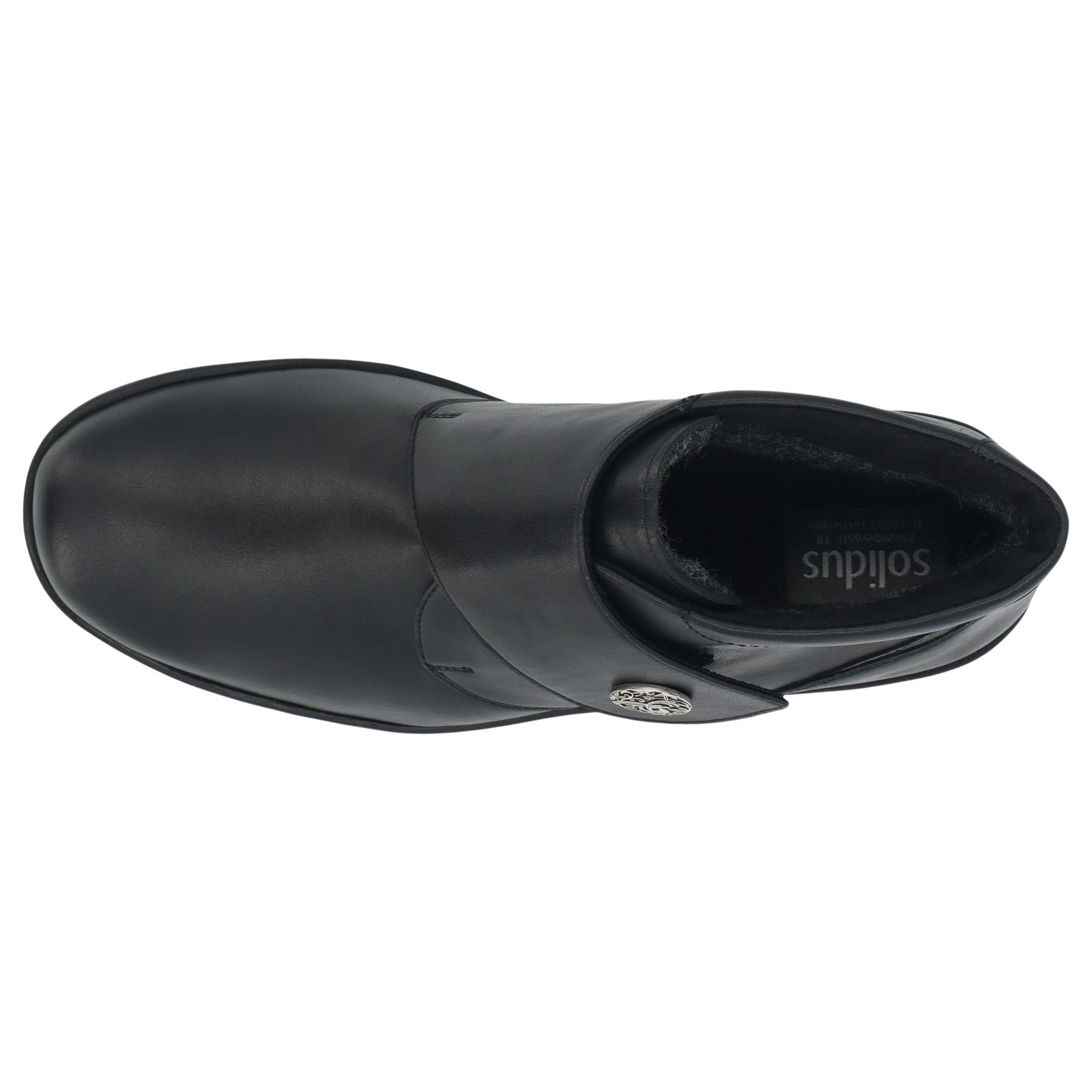 schwarze stiefel draufsicht